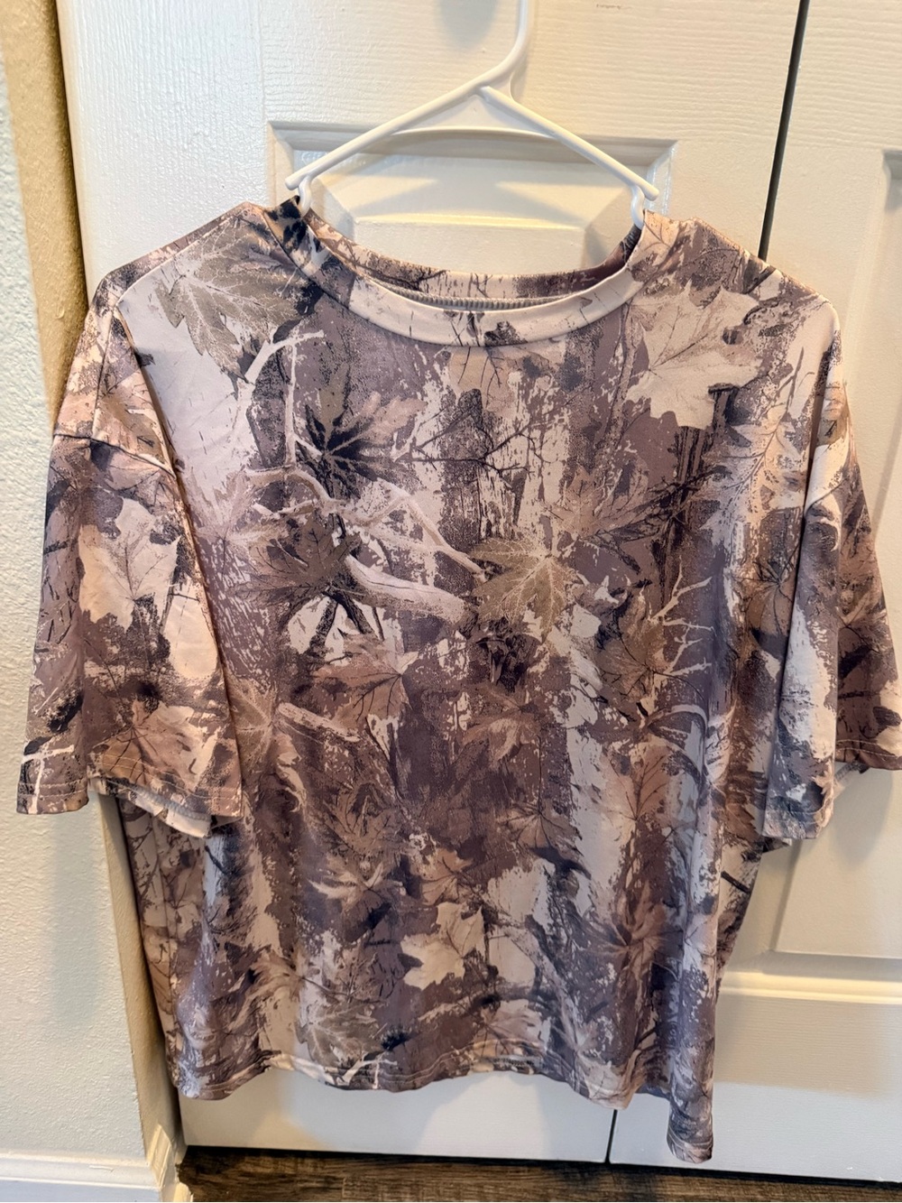 SHEIN grayish brown and White Short Sleeve Printed Tee